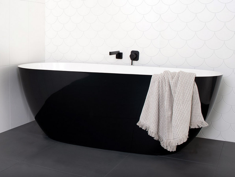 Day Dream Gloss Black / White Bathtub