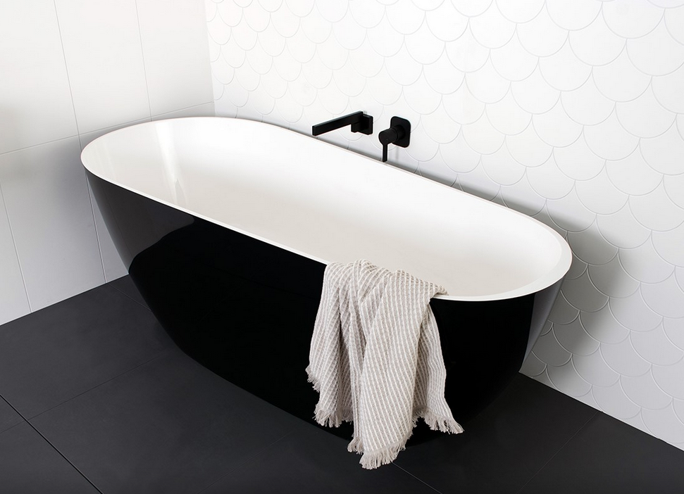Day Dream Gloss Black / White Bathtub