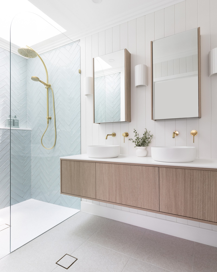 Muse Mirrored Cabinet - Woodgrain Cabinet Finish