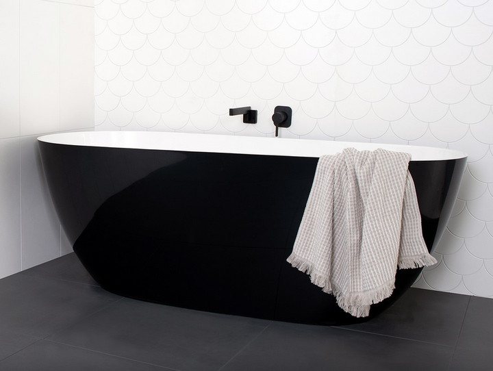 Day Dream Gloss Black / White Bathtub